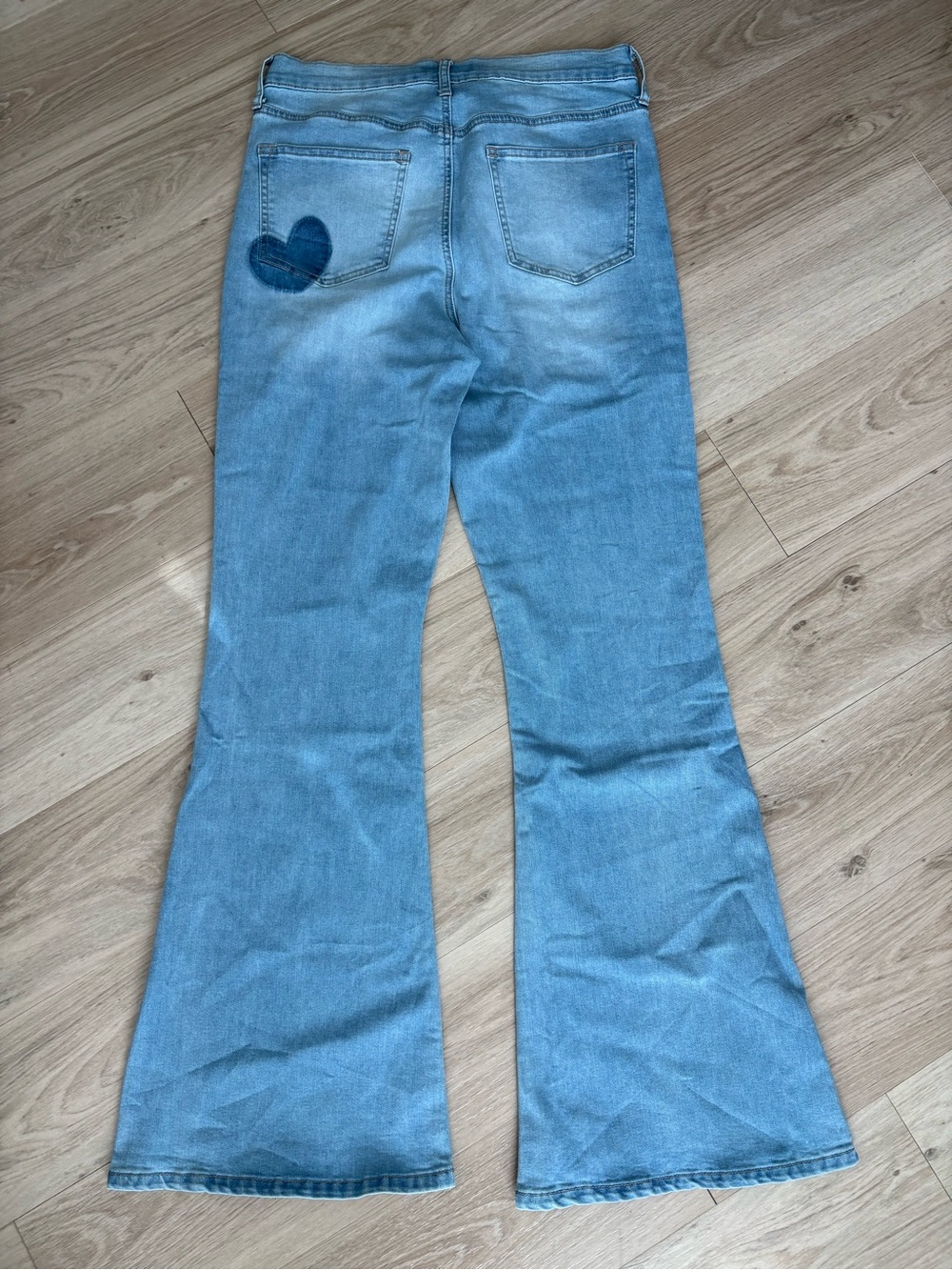 Fashion Nova Heart Shadow Detail Flare Juniors Medium Blue Wash Jeans Size: 13